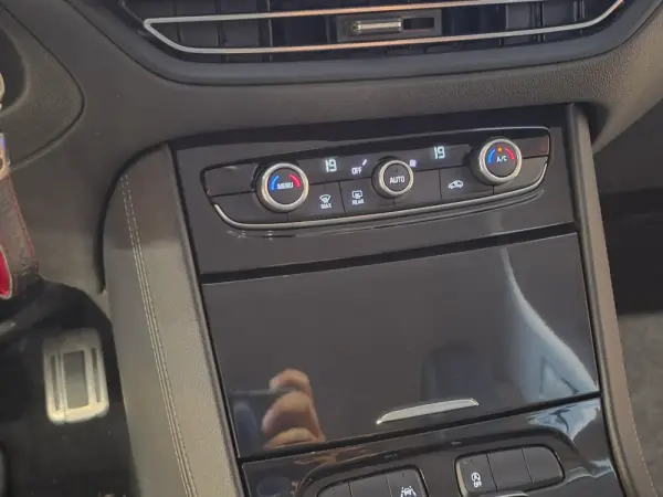 Opel Grandland Outro 5