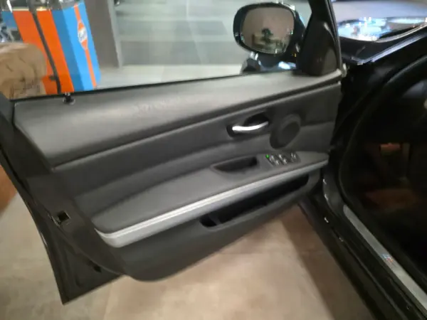BMW 320 d Navigation Auto 6