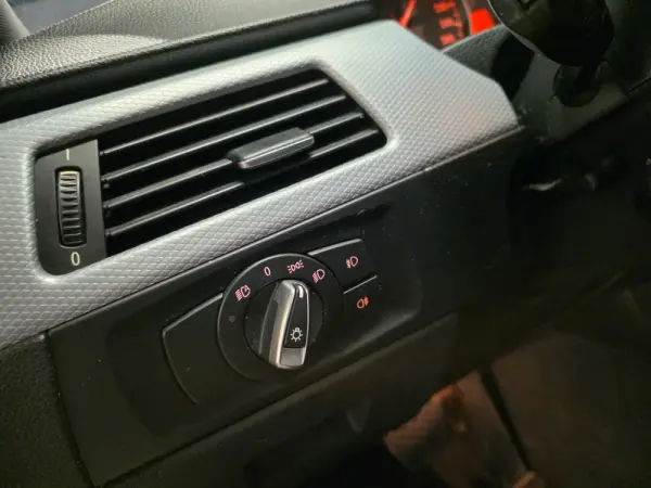 BMW 320 d Navigation Auto 8