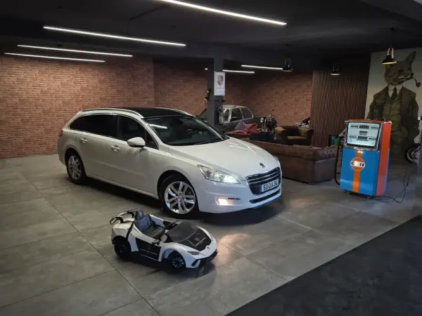 Peugeot 508 SW 1.6 e-HDi Allure 2-Tronic 1