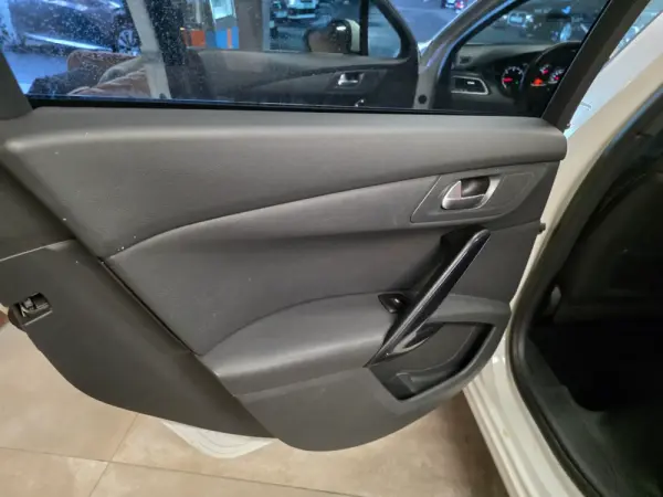 Peugeot 508 SW 1.6 e-HDi Allure 2-Tronic 10
