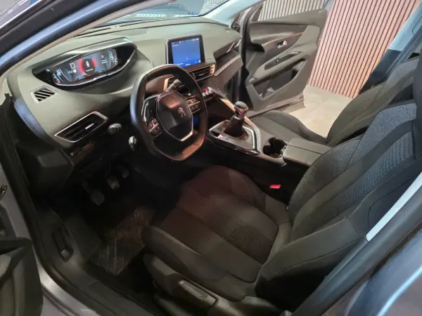 Peugeot 3008 1.5 BlueHDi Active 8