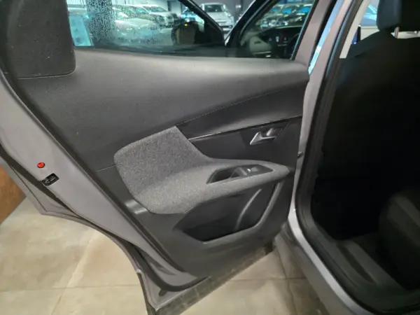 Peugeot 3008 1.5 BlueHDi Active 10
