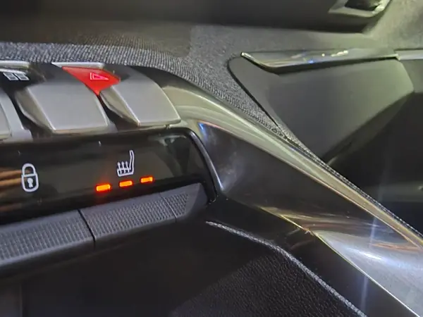 Peugeot 3008 BlueHDi 130 Stop & Start EAT8 Allure 11