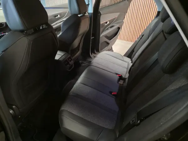 Peugeot 3008 BlueHDi 130 Stop & Start EAT8 Allure 37