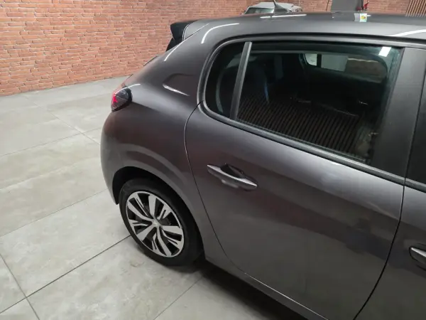Peugeot 208 1.5 BlueHDi Active 26