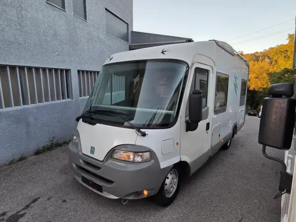 Knaus Travel Liner Outro 30