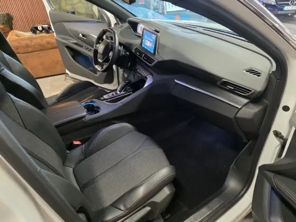 Peugeot 5008 2.0 BlueHDi GT Pack EAT8 9