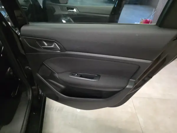 Peugeot 308 SW BlueHDi 120 Stop & Start Active 8