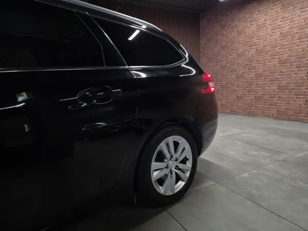 Peugeot 308 SW BlueHDi 120 Stop & Start Active 11
