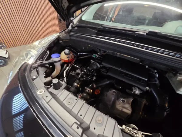 Peugeot 3008 1.6 HDi Sport 6