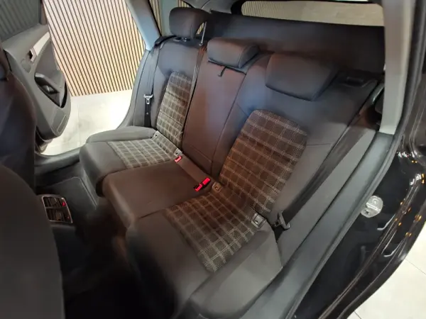 Audi A4 Avant 2.0 TDI Sport 16