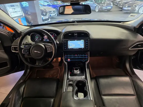 Jaguar XE E-Performance Aut. Prestige 12