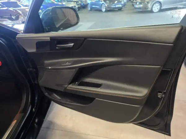 Jaguar XE E-Performance Aut. Prestige 25