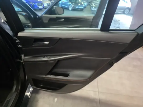 Jaguar XE E-Performance Aut. Prestige 28