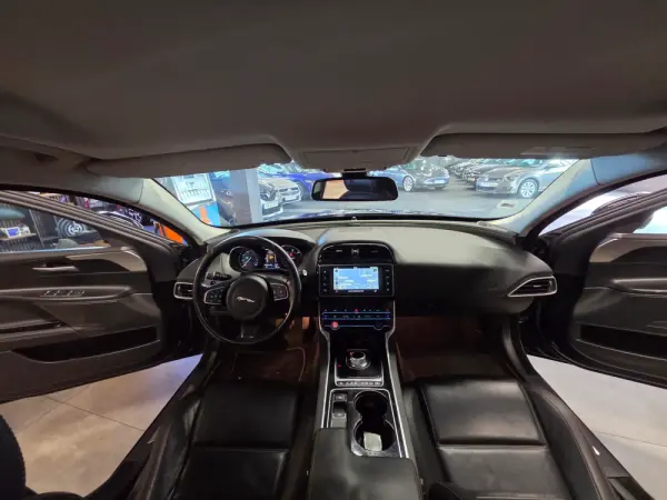 Jaguar XE E-Performance Aut. Prestige 32