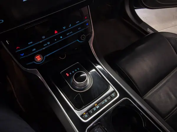 Jaguar XE E-Performance Aut. Prestige 36