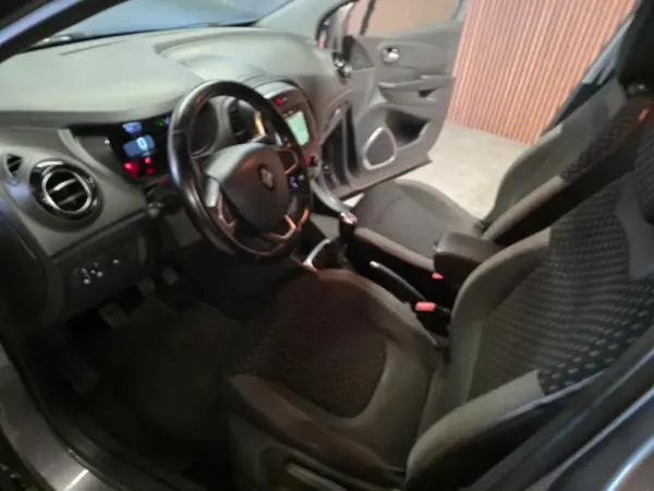 Renault Captur 1.5 dCi Exclusive 22