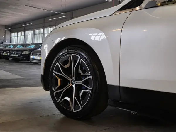 BMW iX xDrive 40 Pack Desportivo 43