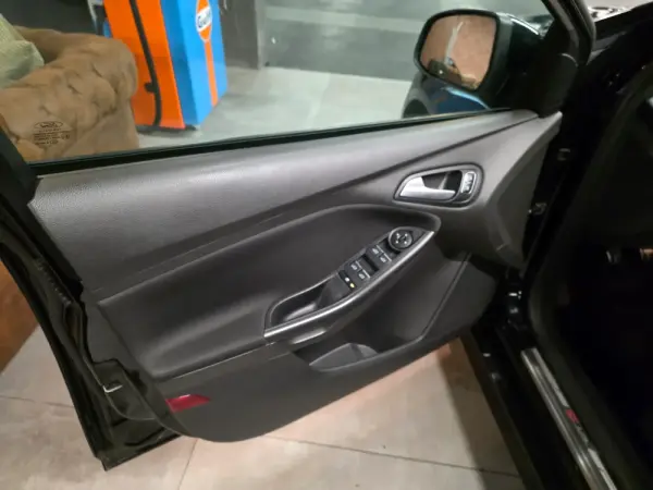 Ford Focus SW 1.5 TDCi ST-Line 9