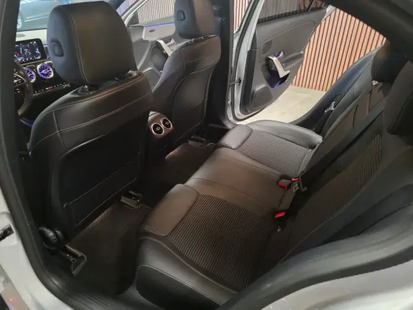 Mercedes-Benz A 180 d 7G-DCT Progressive 52