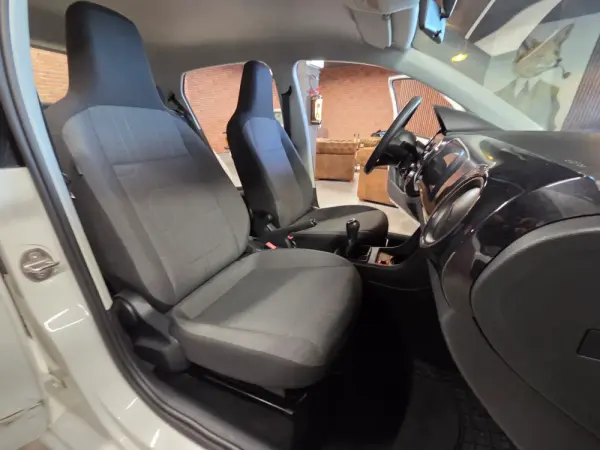 Volkswagen Up! 1.0 BlueMotion Move 7