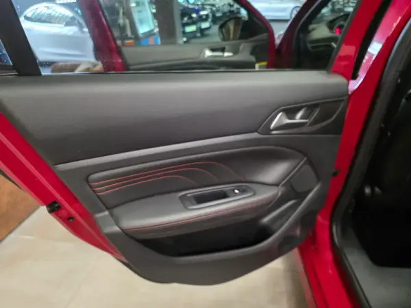 Peugeot 308 BlueHDi FAP 180 EAT8 Stop & Start GT 15