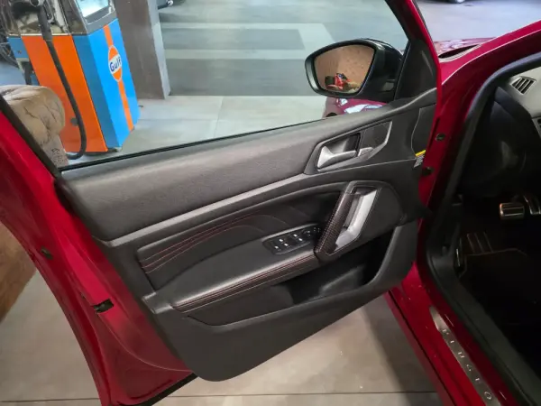 Peugeot 308 BlueHDi FAP 180 EAT8 Stop & Start GT 21