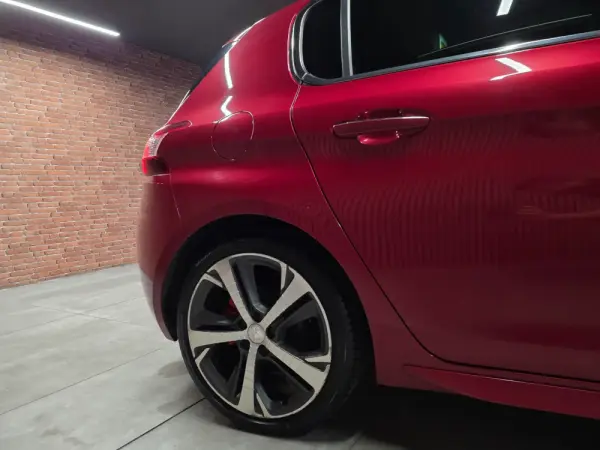 Peugeot 308 BlueHDi FAP 180 EAT8 Stop & Start GT 28