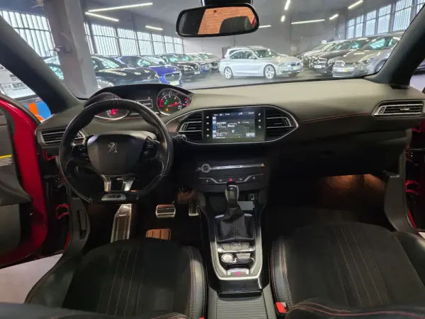 Peugeot 308 BlueHDi FAP 180 EAT8 Stop & Start GT 42