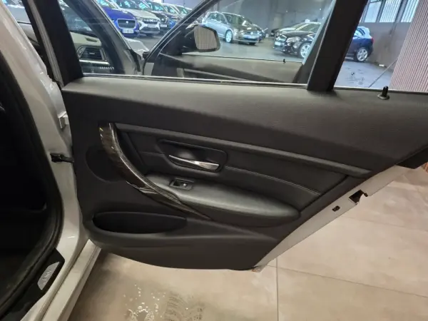 BMW 320 d Aut. Luxury Line 2