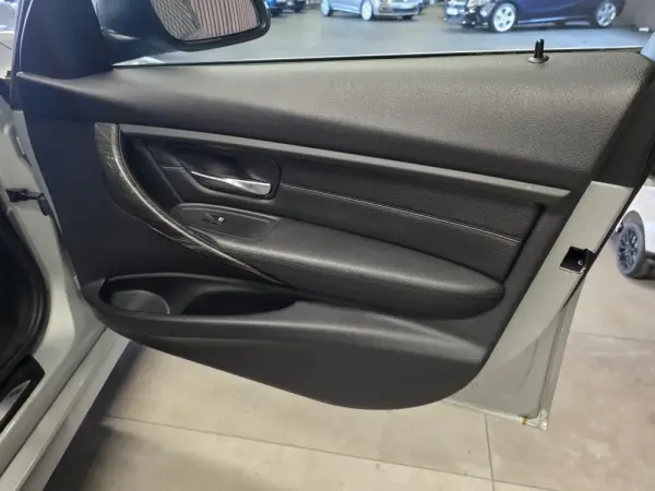 BMW 320 d Aut. Luxury Line 5