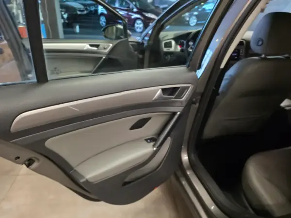 Volkswagen Golf 1.6 TDi BlueMotion Trendline 18