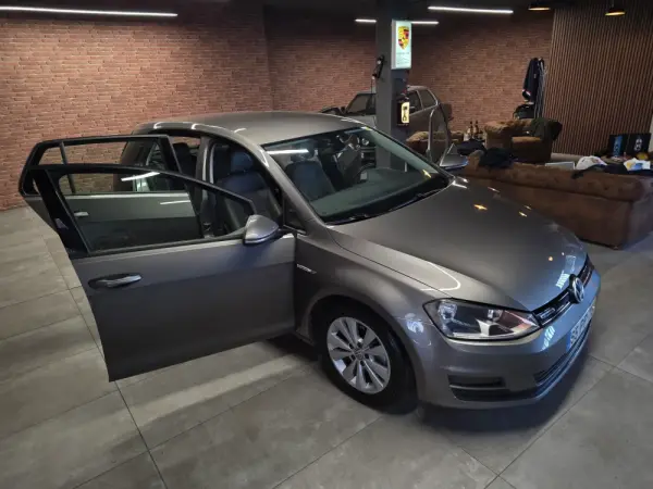 Volkswagen Golf 1.6 TDi BlueMotion Trendline 32