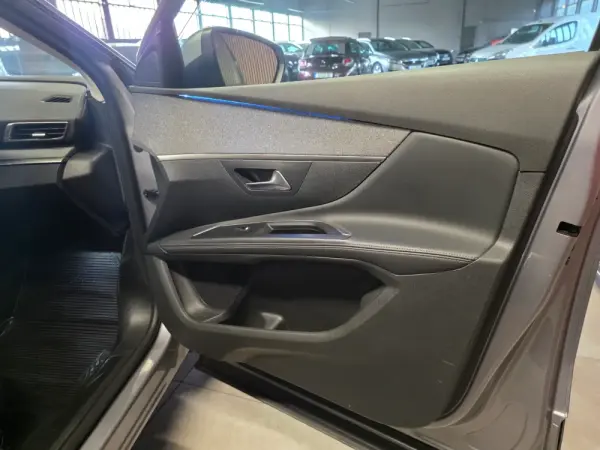 Peugeot 5008 BlueHDI 130 EAT8 Allure Pack 26