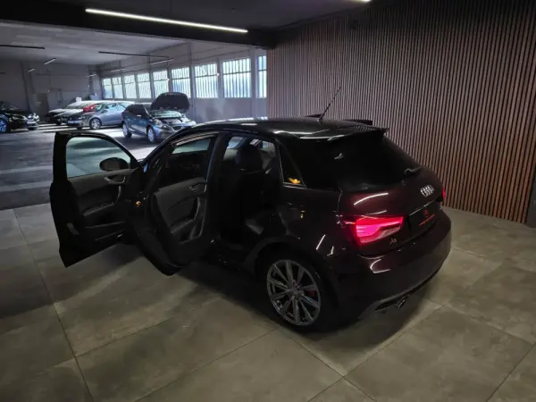 Audi A1 Sportback 1.6 TDI S-line 22