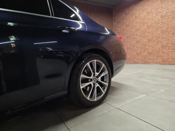 Mercedes-Benz E 220 d Exclusive Line 36