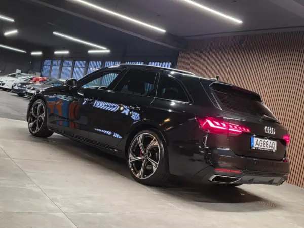 Audi A4 Avant 35 TDI S line S tronic 12