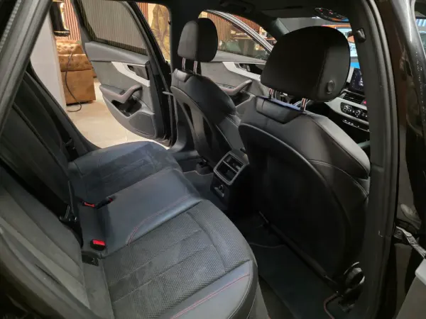 Audi A4 Avant 35 TDI S line S tronic 55