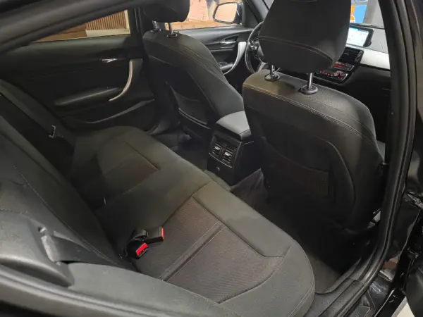 BMW 118 d Aut. Edition M Sport Shadow 31
