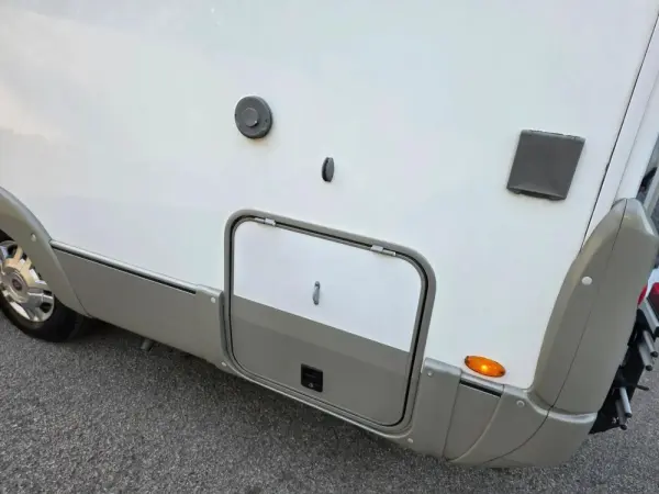 Burstner Aviano I 725 Cama Central 13
