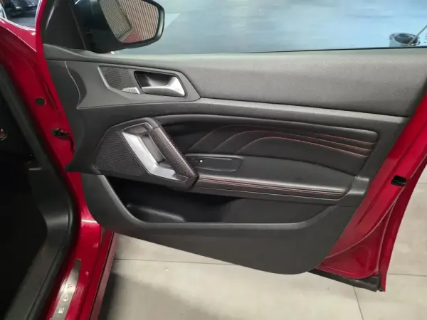 Peugeot 308 BlueHDi FAP 180 EAT8 Stop & Start GT 43