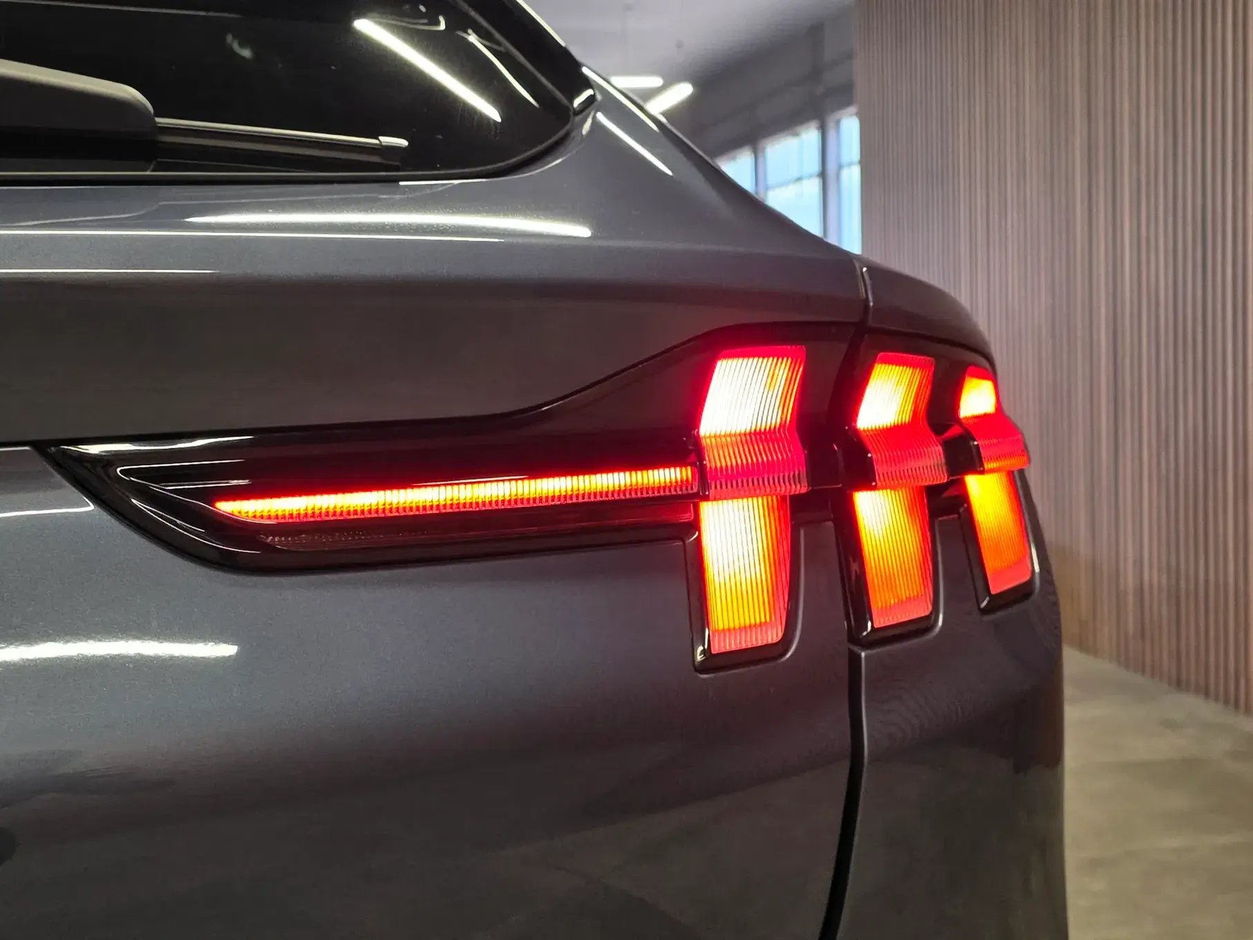 Ford Mustang Mach-E 98.7 kWh Premium 3