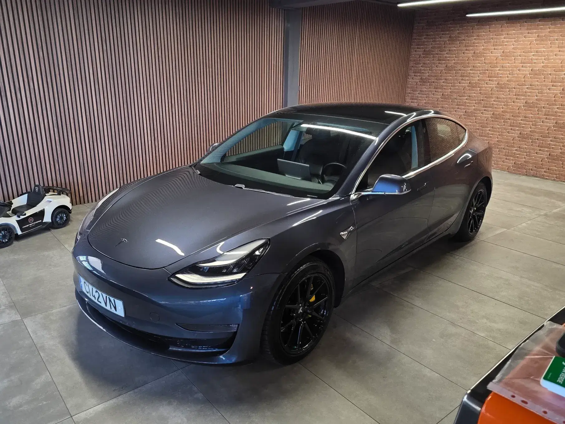 Tesla Model 3 Standard Range Plus RWD 18
