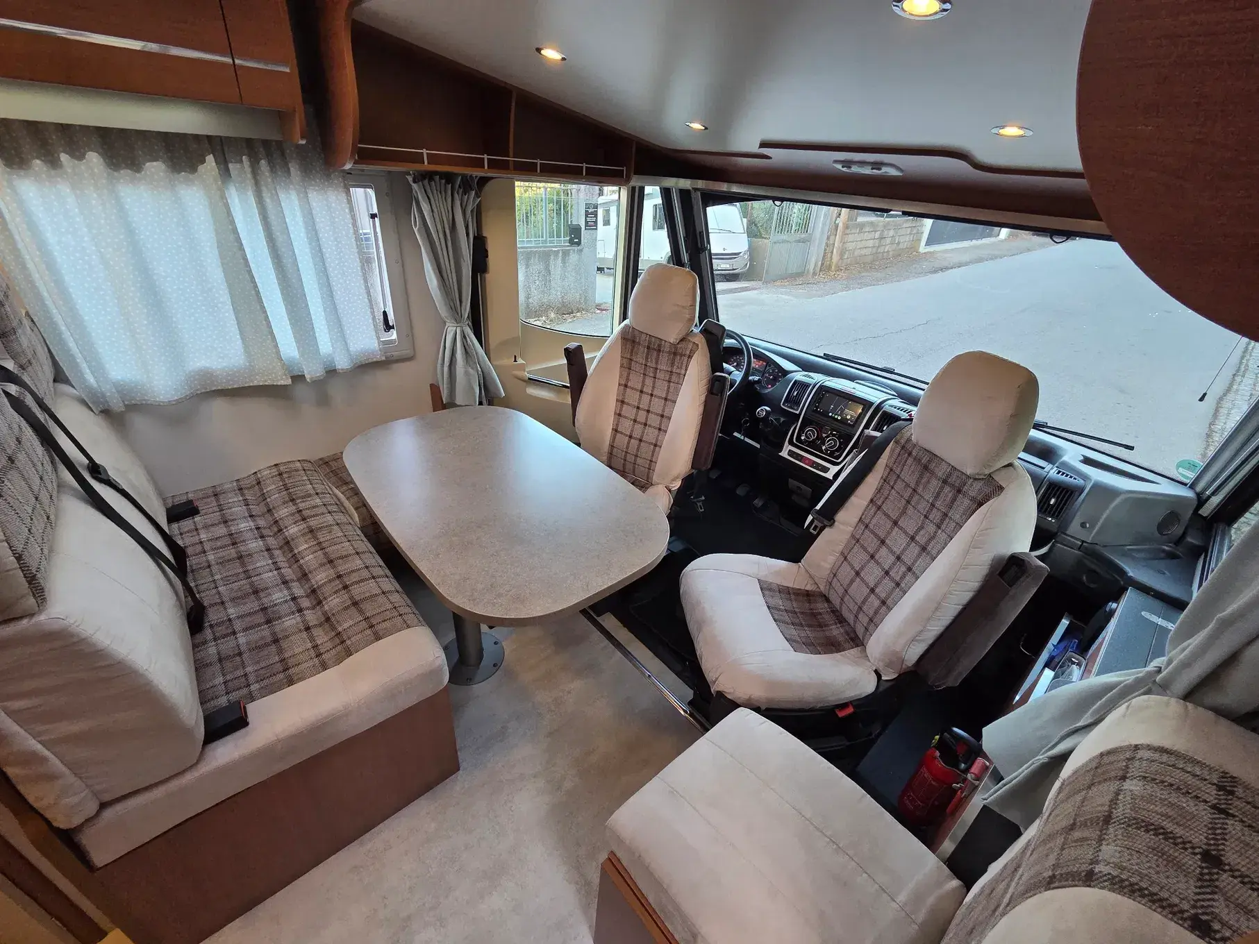 Chausson Welcome Outro 16