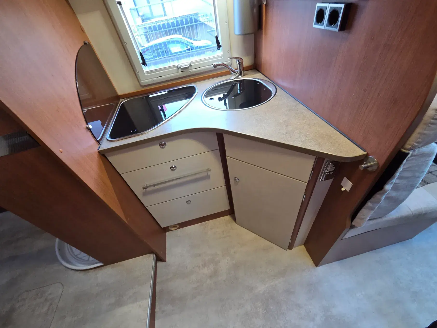 Chausson Welcome Outro 24