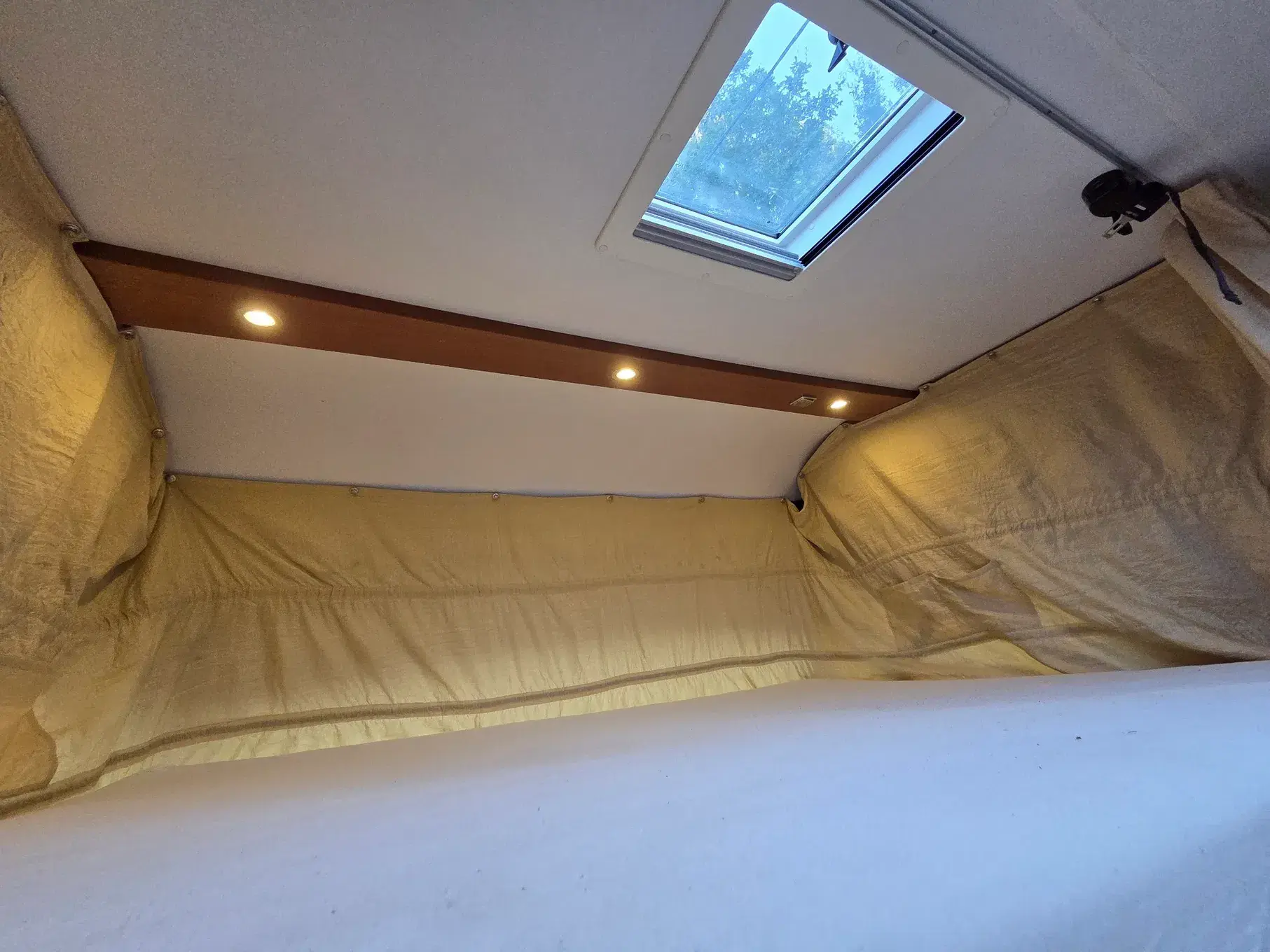 Chausson Welcome Outro 52