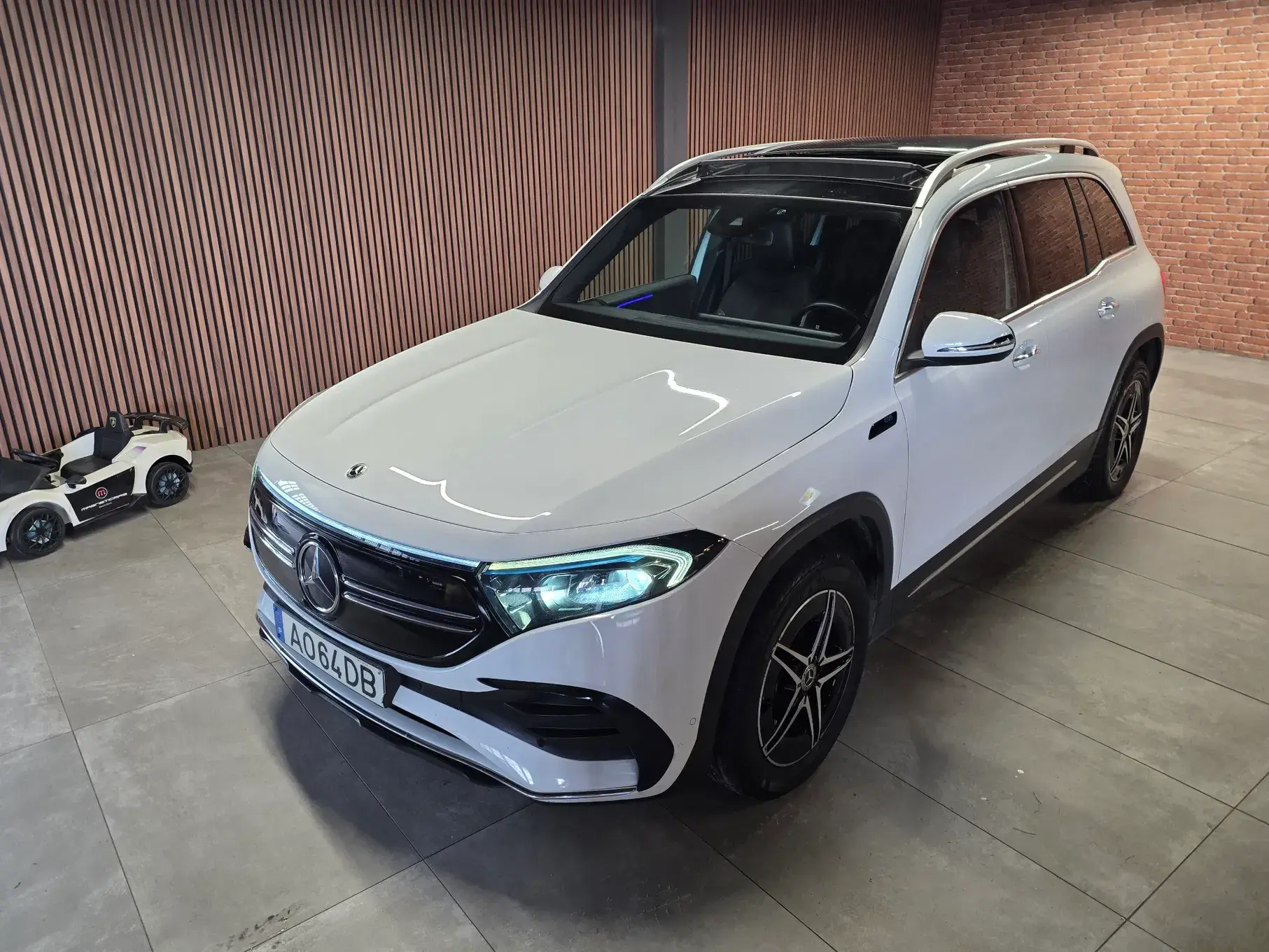 Mercedes-Benz EQB 350 4Matic AMG Line 2