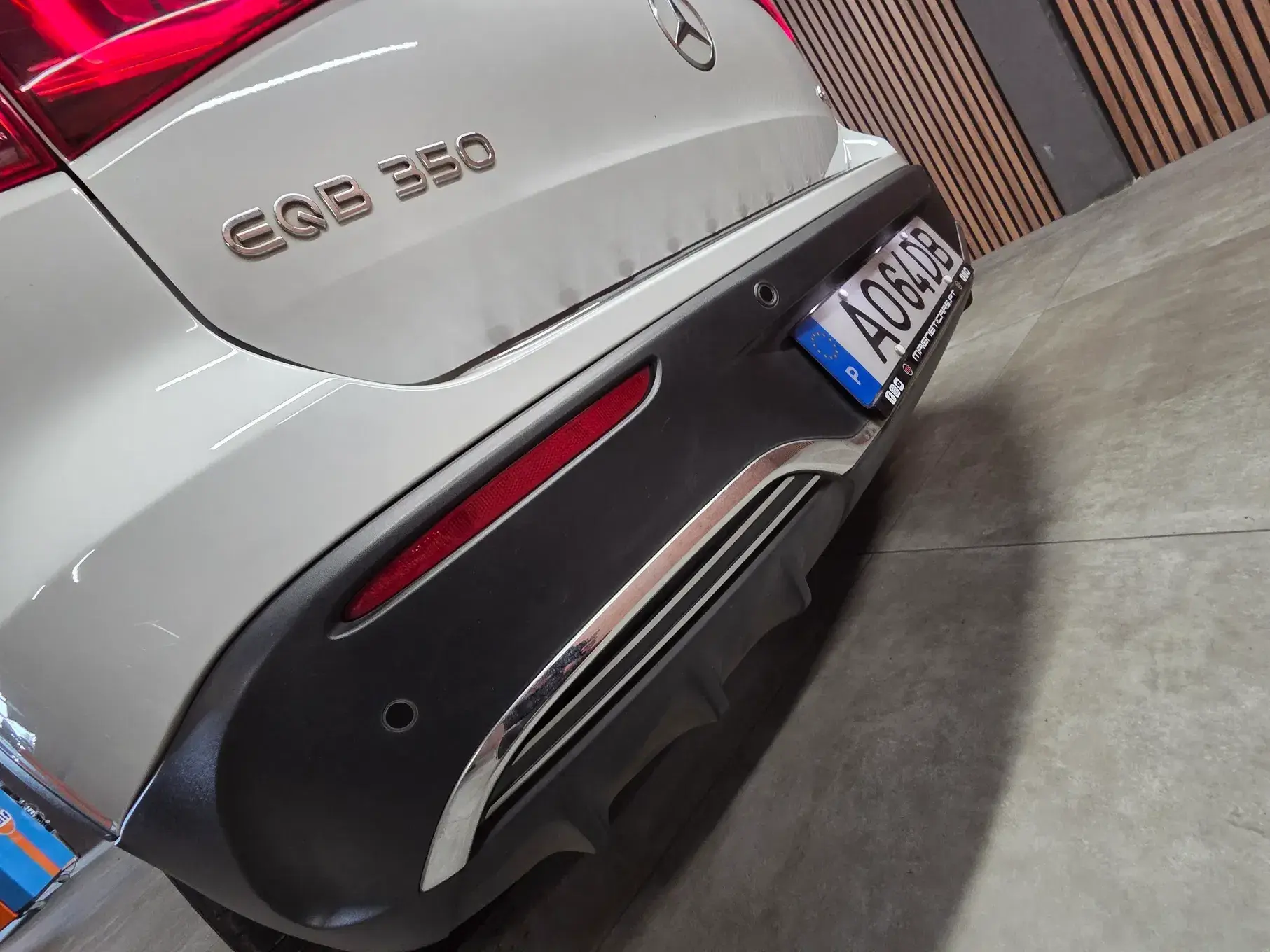 Mercedes-Benz EQB 350 4Matic AMG Line 9