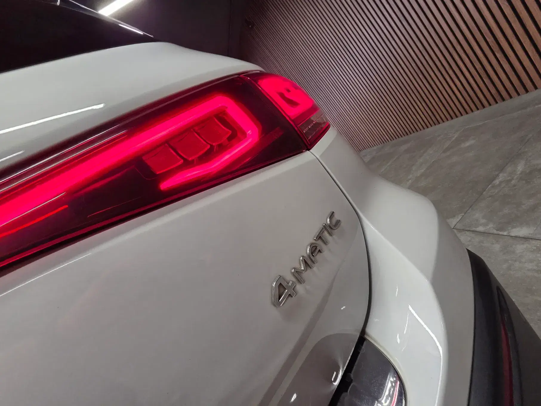 Mercedes-Benz EQB 350 4Matic AMG Line 10